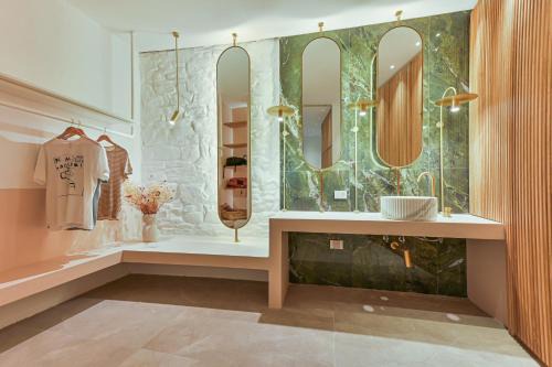 Vernazza Apartment | Scarlet