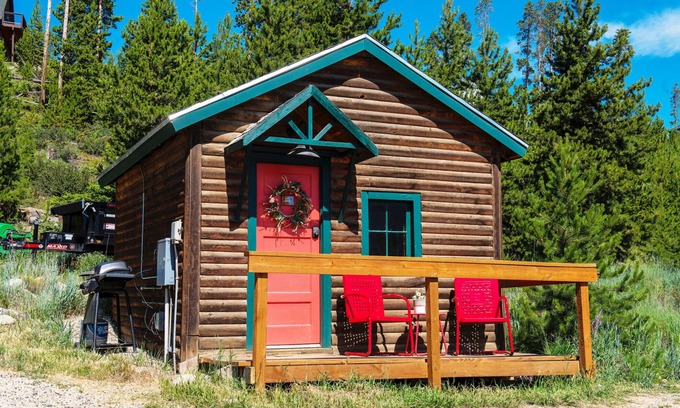 Grand Lake Cabin | Scarlet Paintbrush Cabin at Wild Acre Cabins