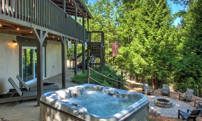 Fairview Cabin | Scenic 3-Story Cabin w/Hot Tub, Panoramic Views, Near Hatley + Biltmore Pass