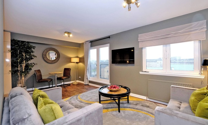 Central Aberdeen Apartment | Scenic Aberdeen home with sea views