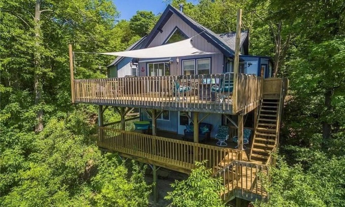 Holcomb House | Scenic Canandaigua Lake House -Beautiful Views & Lake Front-Private wooded lot!
