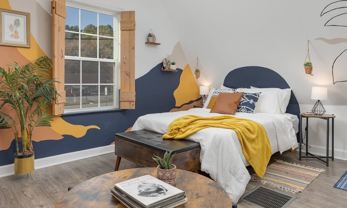 Red Bank Apartment | Scenic City Boho Getaway