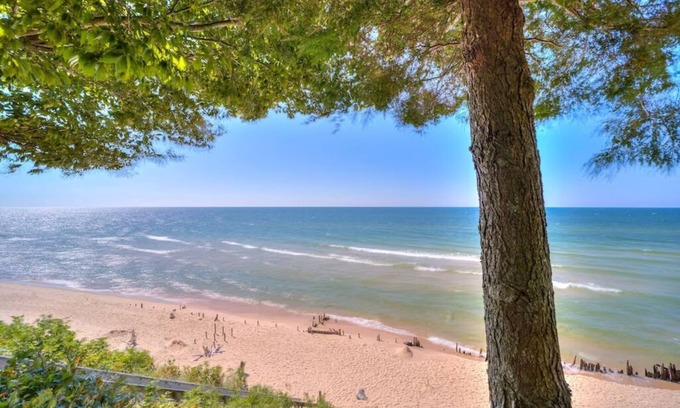 Muskegon Cottage | Scenic Drive Resort - Cabin #3