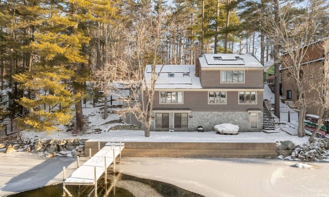 New Durham House | Scenic LAKEFRONT 5BR~Dock, Trail, Kayaks + Firepit