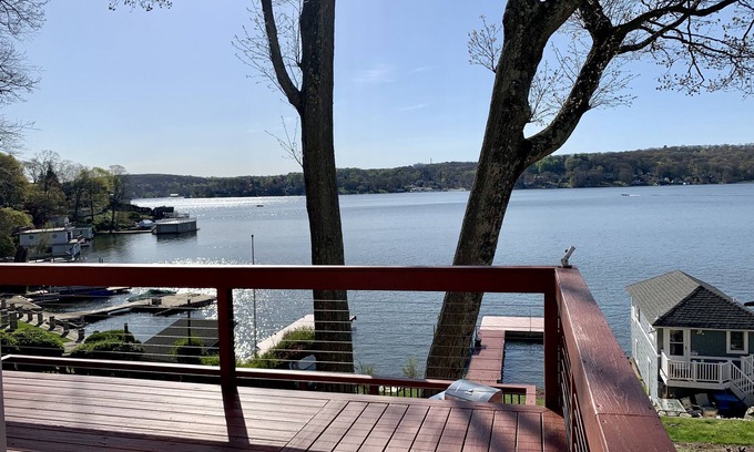 Hopatcong House | Scenic lakeside 4-bedroom house with sauna/hottub!