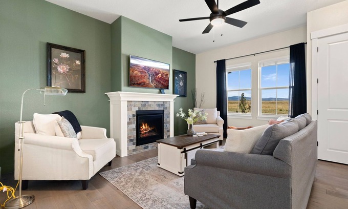 Loveland House | Scenic Mountain Retreat – Golf, Pickleball, Relax