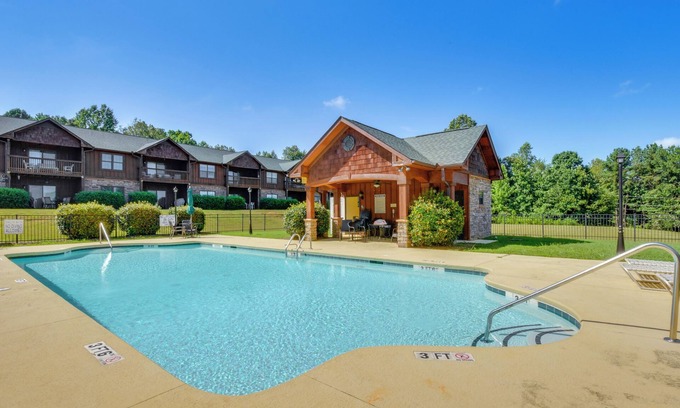 Six Mile Condo | Scenic Outdoor Space: Lake Keowee Retreat!