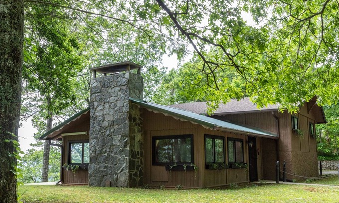 Franklin House | Scenic overlook home in gated community that is spacious and pet friendly.