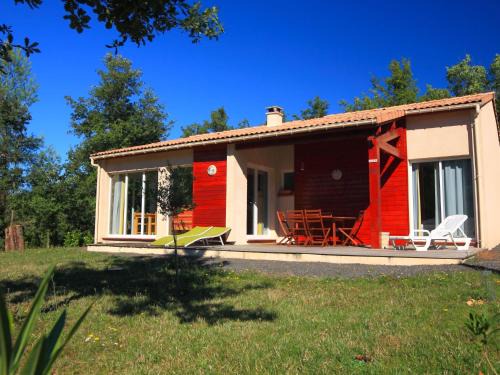 Quillan House | Scenic Retreat w Terrace