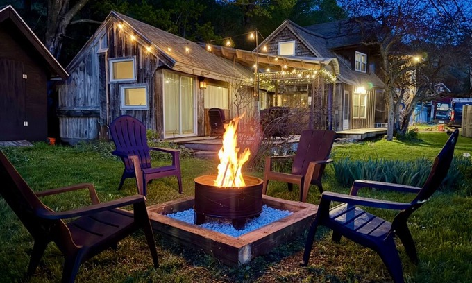 Bridgewater Corners House | Scenic Rt 4: Hot tub, minutes to everything!