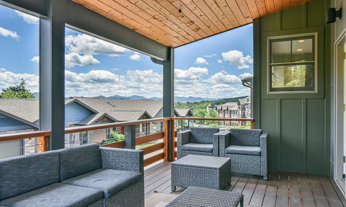 Woodfin House | Scenic Stay at The Caroline Townhome