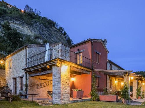 Monte San Martino House | Scenic Stay in Le Marche