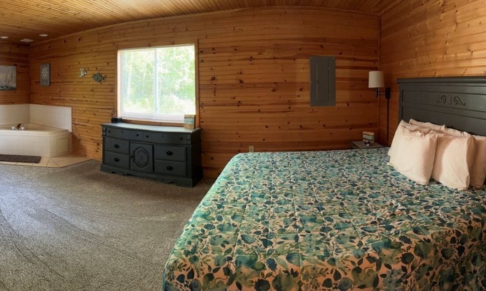 Alger House | Scenic Stay | Indoor Pool, Rowboats & Relaxing Nature Views