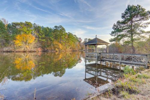 Westover Apartment | Scenic Studio with Dock Access in Fayetteville!