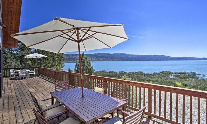 Susanville House | Scenic Susanville Cabin with Deck on Eagle Lake