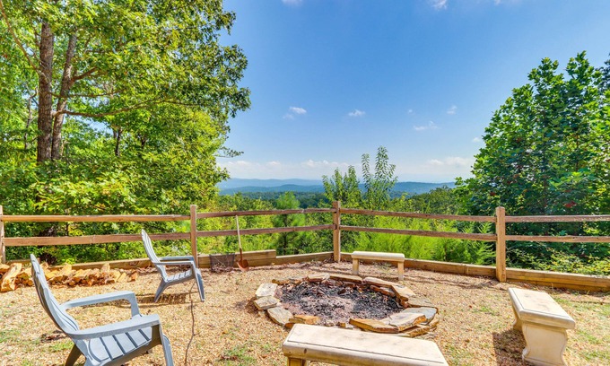 Ranger House | Scenic Talking Rock Creek Resort Home w/Hot Tub