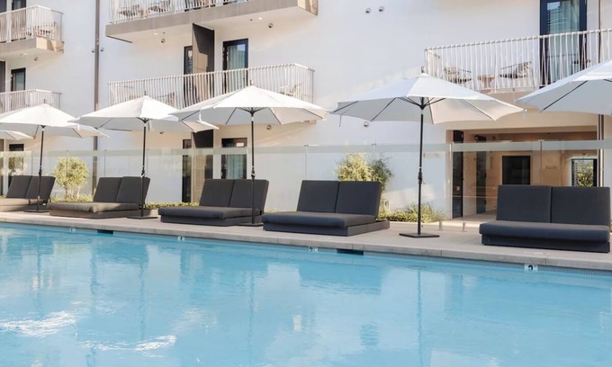 Inglewood House | Scenic Terrace Room | Convenient Hotel Close to SoFi Stadium | Outdoor Pool