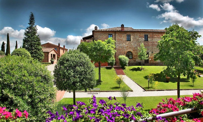 Ferretto Villa | Scenic Tuscan Mansion