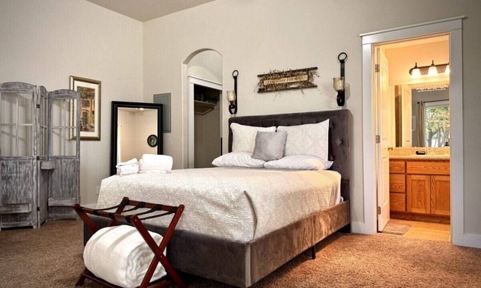 Baker City Apartment | Scenic Views Casita 1