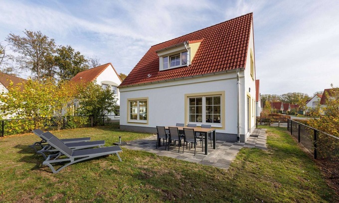 Ferienpark Gut Langen House | Scenic Villa Retreat with Pets