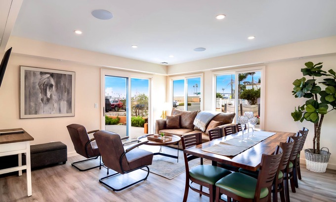 Silver Strand House | Scenic Waterfront Getaway Townhouse with Kayak!