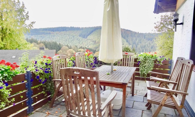 Monschau House | Schöne Aussicht am Eifelsteig - Ferienhaus