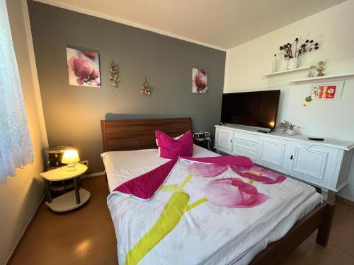 Region Hannover District Apartment | Schönes Haus mit 3 Zimmern Küche Bad & Wohnzimmer 2 Parkplätze