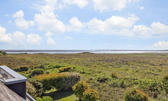 Munkmarsch Apartment | Schütze OG - Wohnung im Obergeschoss mit Freiem Blick Über die Heide zum Wattenmeer