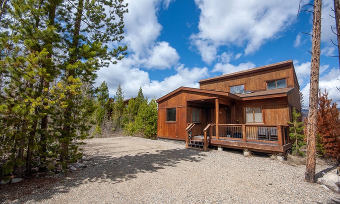 Grand Lake House | Schaffner Cabin - Charming Mountain Retreat with Loft, and Decks