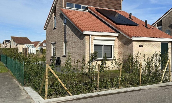 Breskens House | Scheldeveste type Schelde is a spacious detached bungalow for 6 persons with a spacious garden. With approx. 112m2 of living space, you have a lovely living room and open kitchen.