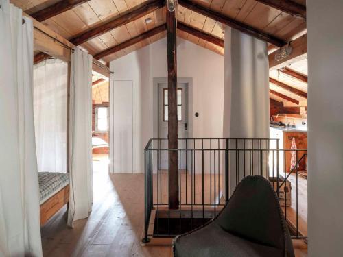 Lam House | Schlosserhaus Lam