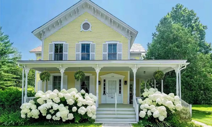 Manchester Center House | School Street House in heart of Manchester Center