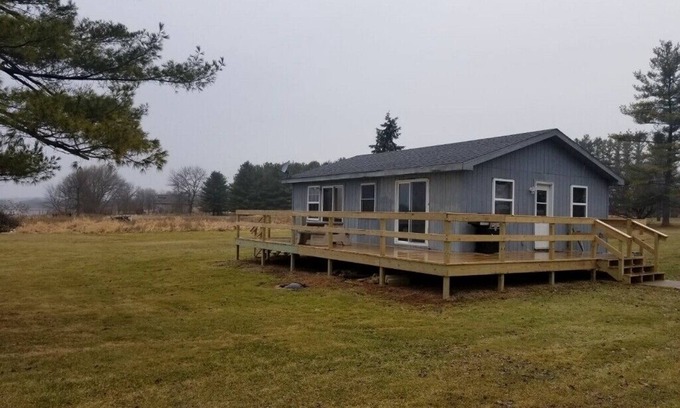 Omro Cabin | Schuster's Bass Retreat