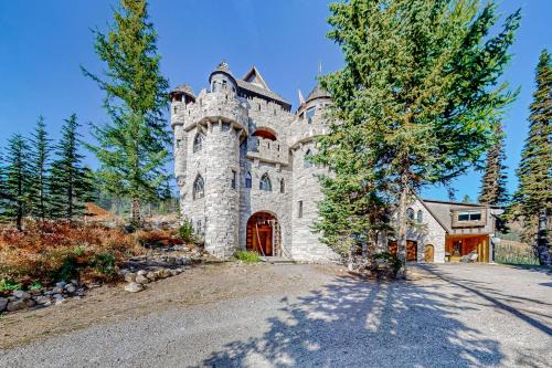 Sandpoint House | Schweitzer Castle