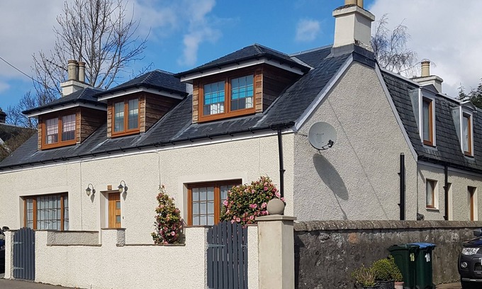 Scone House | Scone - Stylish family home!