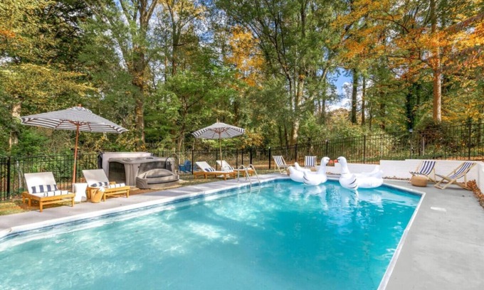 Lindley Park House | Scott Luxe Villa | HotTub, FirePit, Pool, Billiards, Ping Pong