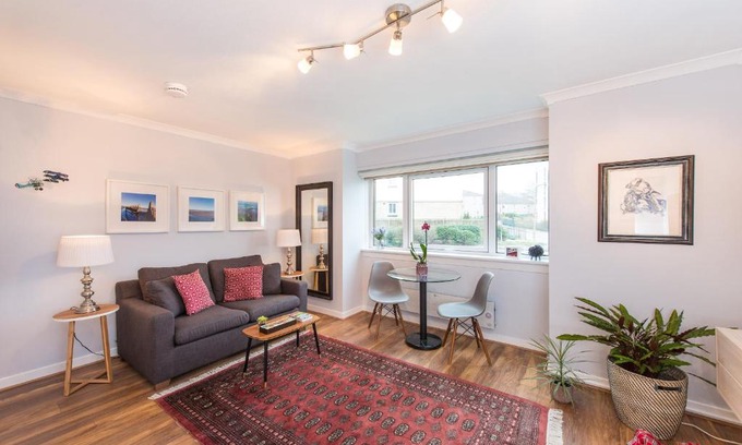 Leith Apartment | Scottish Stays - The Allanfield Apartment