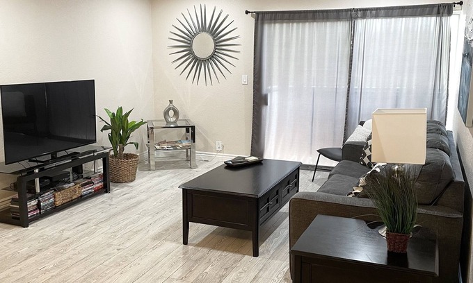 South Scottsdale Condo | SCOTTSDALE CONDO/OLDTOWN ACROSS STREET FROM FASHION SQUARE MALL.NEW REMODEL