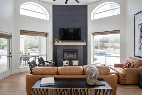 Cactus Acres House | Scottsdale Paradise Home - Modern Luxe with Pool & Putt
