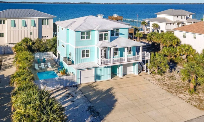 Villa Primera House | SCREAMING FALL/WINTER SPECIAL! Stunning Waterfront Home w/Pool!
