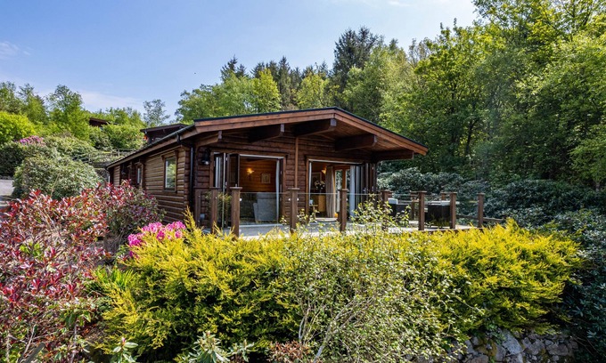 Rockcliffe Cottage | Screel View - a lodge that sleeps 6 guests in 3 bedrooms