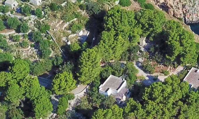 Castro Marina Villa | Sea access: large villa with stunning views (house A)