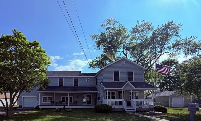 Villas House | Sea Breeze By The Bay- Pet Friendly!