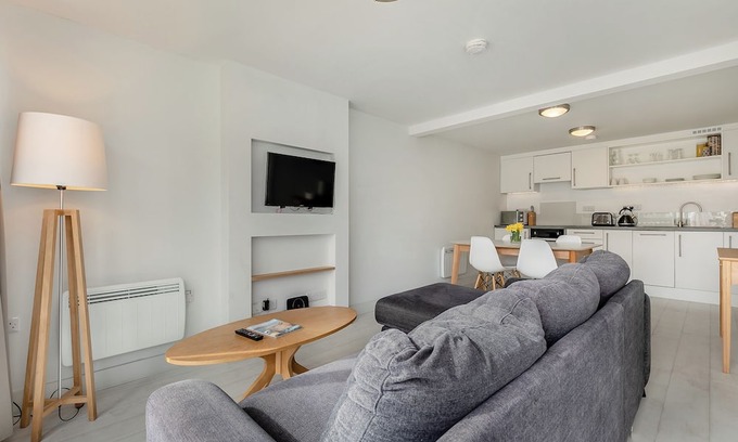Millendreath Apartment | Sea Breeze Premier apartments are perfect for a getaway with friends.