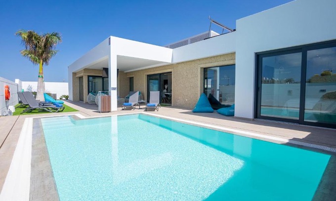 Playa Blanca Villa | Sea Breeze Villas Lapa and Claca
