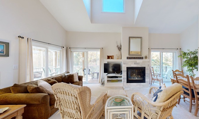 Bethany Beach Condo | Sea Colony Tennis 2nd-floor condo pool & gym