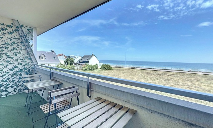 Lion-sur-Mer Apartment | Sea-facing apartment with direct beach access