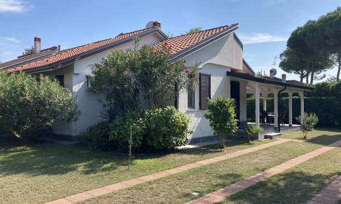 Lido delle Nazioni House | Sea, garden and magical harmony