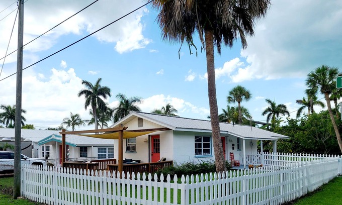 Cortez Cottage | Sea Glass Cottage in the Historic Village of Cortez