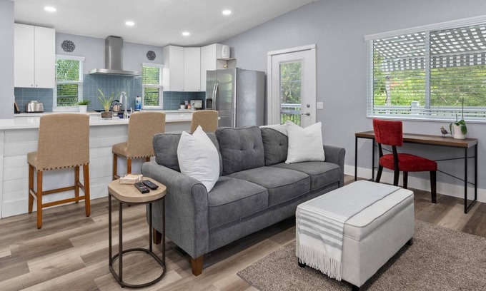 St. Petersburg - Clearwater Apartment | Sea Glass Cottage - Charming Apartment Minutes to St Pete Downtown
